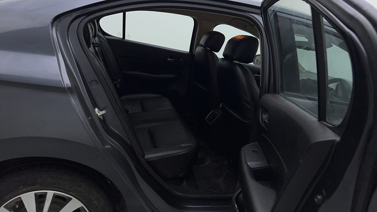 Used 2023 Honda City V Petrol MT Petrol Manual interior RIGHT SIDE REAR DOOR CABIN VIEW