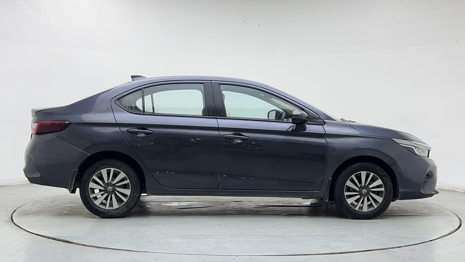 Used 2023 Honda City V Petrol MT Petrol Manual exterior RIGHT SIDE VIEW