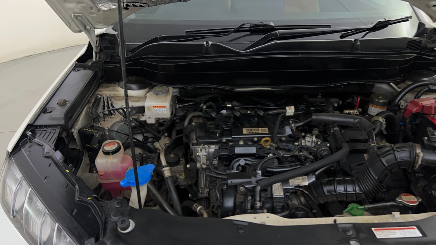Used 2023 Maruti Suzuki Grand Vitara Zeta Plus Intelligent Hybrid eCVT Hybrid Automatic engine ENGINE RIGHT SIDE HINGE & APRON VIEW
