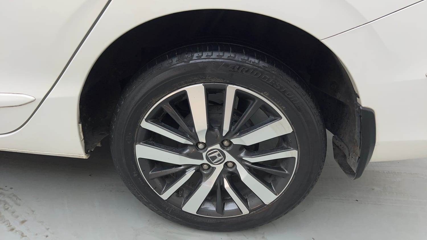 Used 2022 Honda City ZX CVT Petrol Petrol Automatic tyres LEFT REAR TYRE RIM VIEW