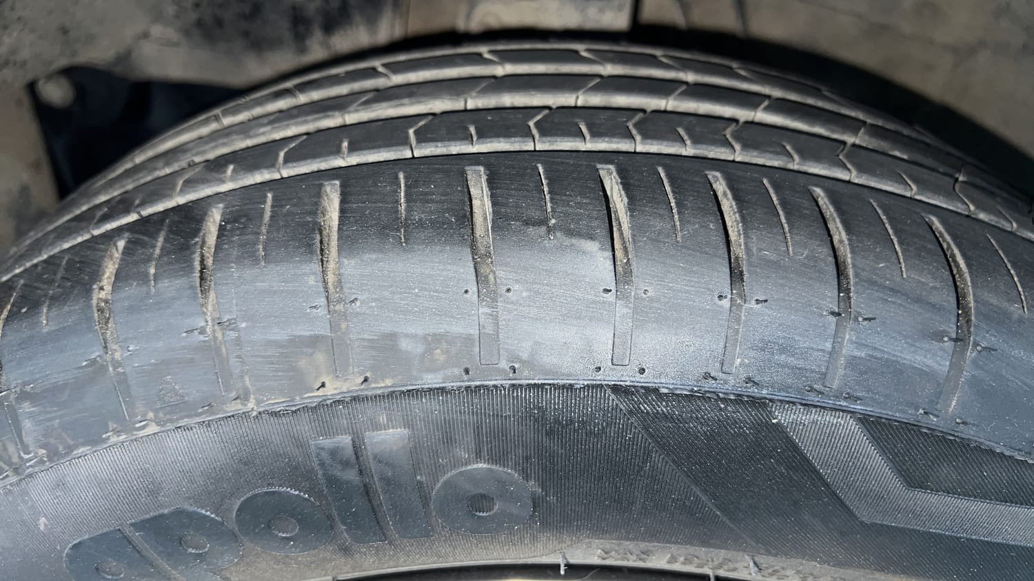Used 2023 Honda City V Petrol MT Petrol Manual tyres LEFT FRONT TYRE TREAD VIEW