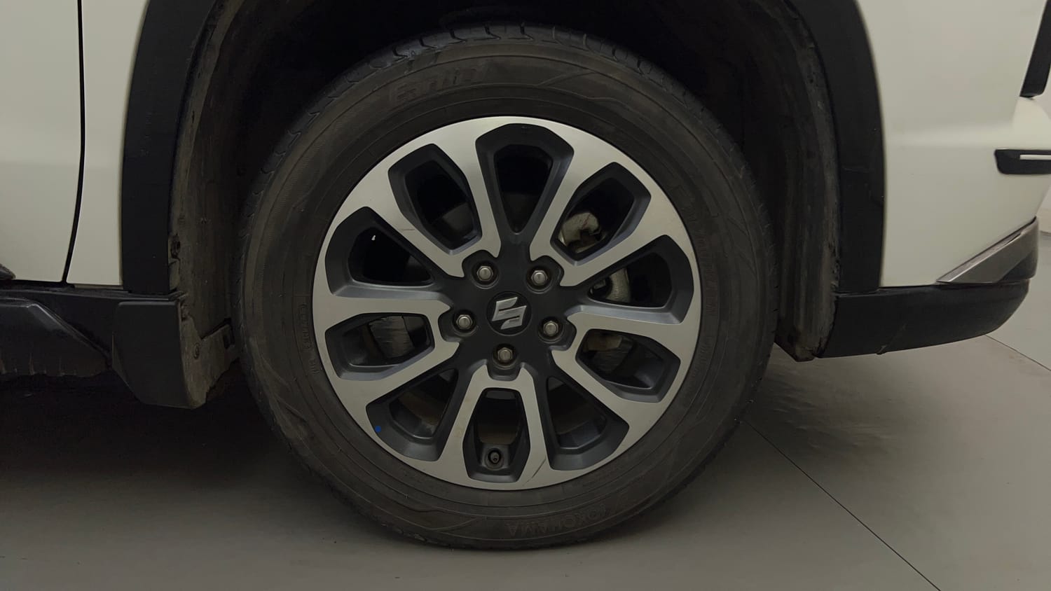 Used 2023 Maruti Suzuki Grand Vitara Zeta Plus Intelligent Hybrid eCVT Hybrid Automatic tyres RIGHT FRONT TYRE RIM VIEW