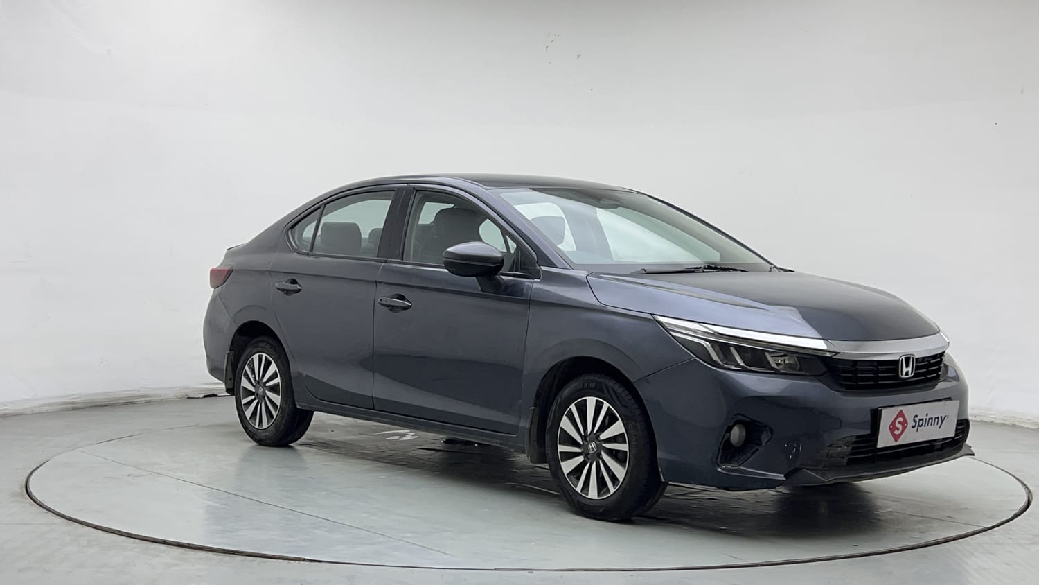 Used 2023 Honda City V Petrol MT Petrol Manual exterior RIGHT FRONT CORNER VIEW