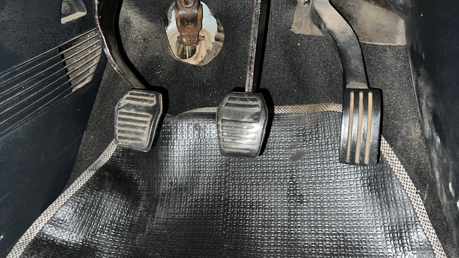 Used 2015 Ford Figo Duratec Petrol ZXI 1.2 Petrol Manual interior PEDALS VIEW