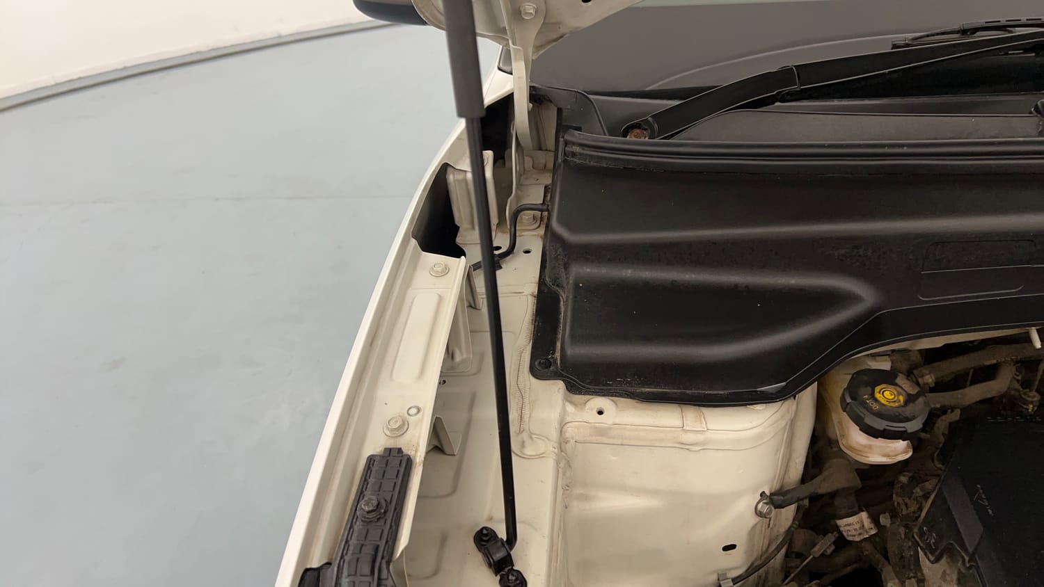 Used 2023 Hyundai Creta SX 1.5 Petrol Petrol Manual engine ENGINE RIGHT SIDE HINGE & APRON VIEW