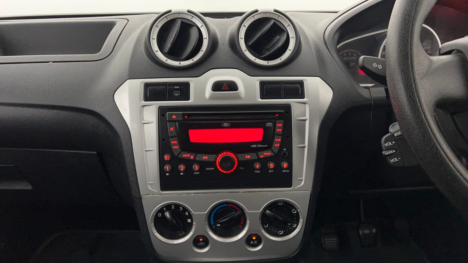 Used 2015 Ford Figo Duratec Petrol ZXI 1.2 Petrol Manual interior MUSIC SYSTEM & AC CONTROL VIEW