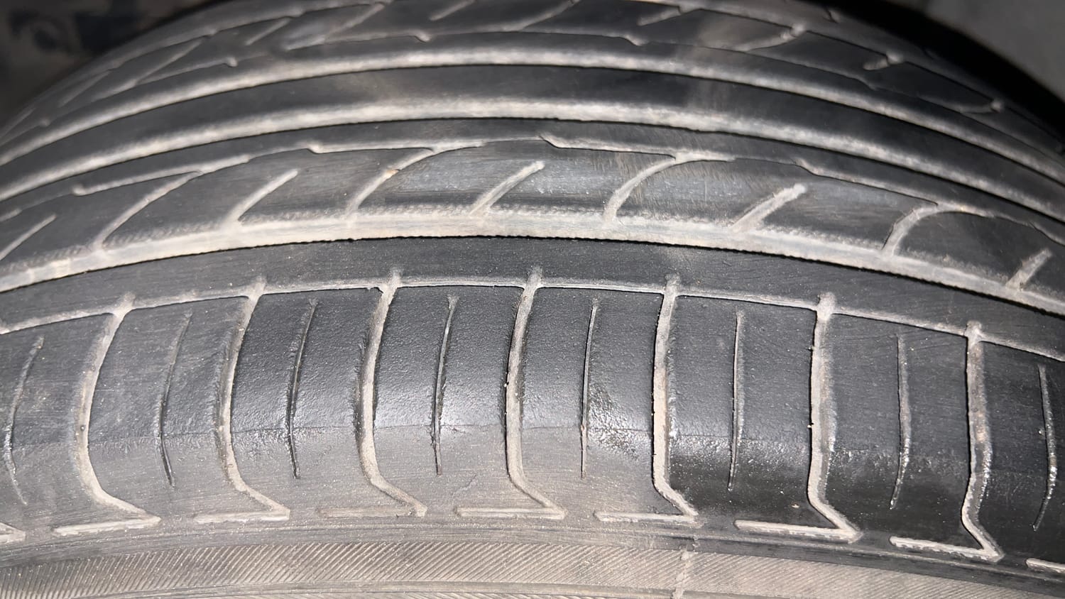 Used 2023 Maruti Suzuki Grand Vitara Zeta Plus Intelligent Hybrid eCVT Hybrid Automatic tyres LEFT FRONT TYRE TREAD VIEW