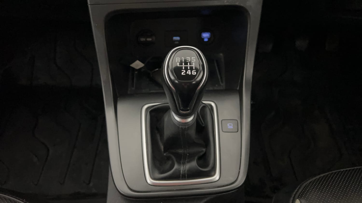 Used 2023 Hyundai Creta SX 1.5 Petrol Petrol Manual interior GEAR  KNOB VIEW