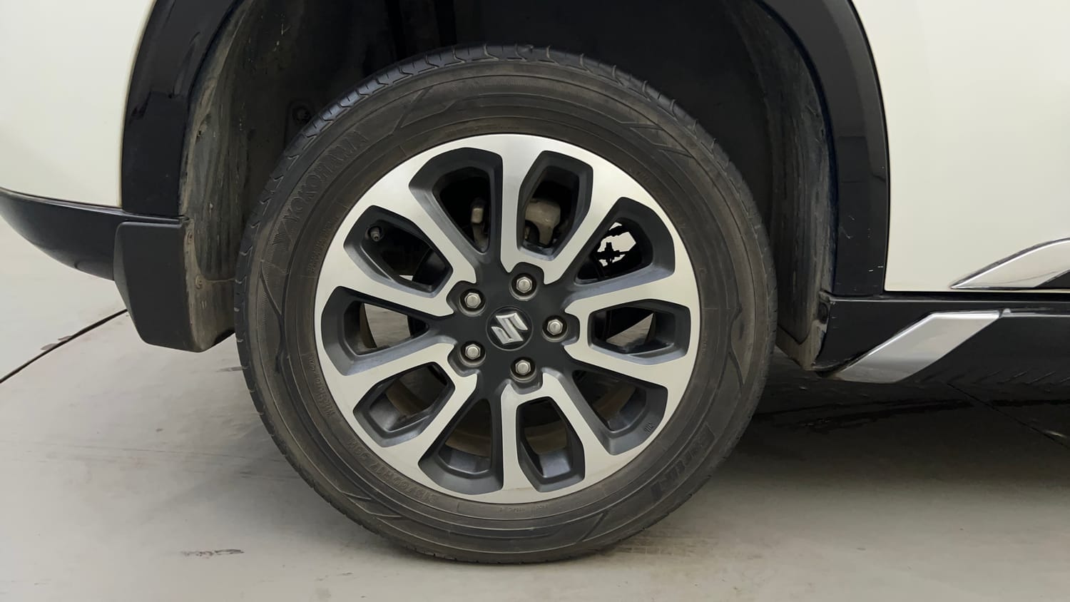 Used 2023 Maruti Suzuki Grand Vitara Zeta Plus Intelligent Hybrid eCVT Hybrid Automatic tyres RIGHT REAR TYRE RIM VIEW