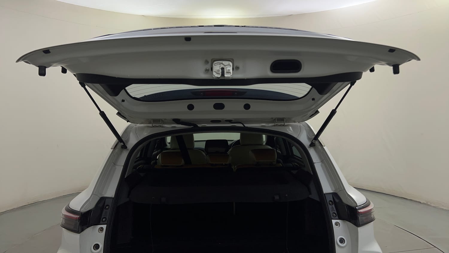 Used 2023 Maruti Suzuki Grand Vitara Zeta Plus Intelligent Hybrid eCVT Hybrid Automatic interior DICKY DOOR OPEN VIEW