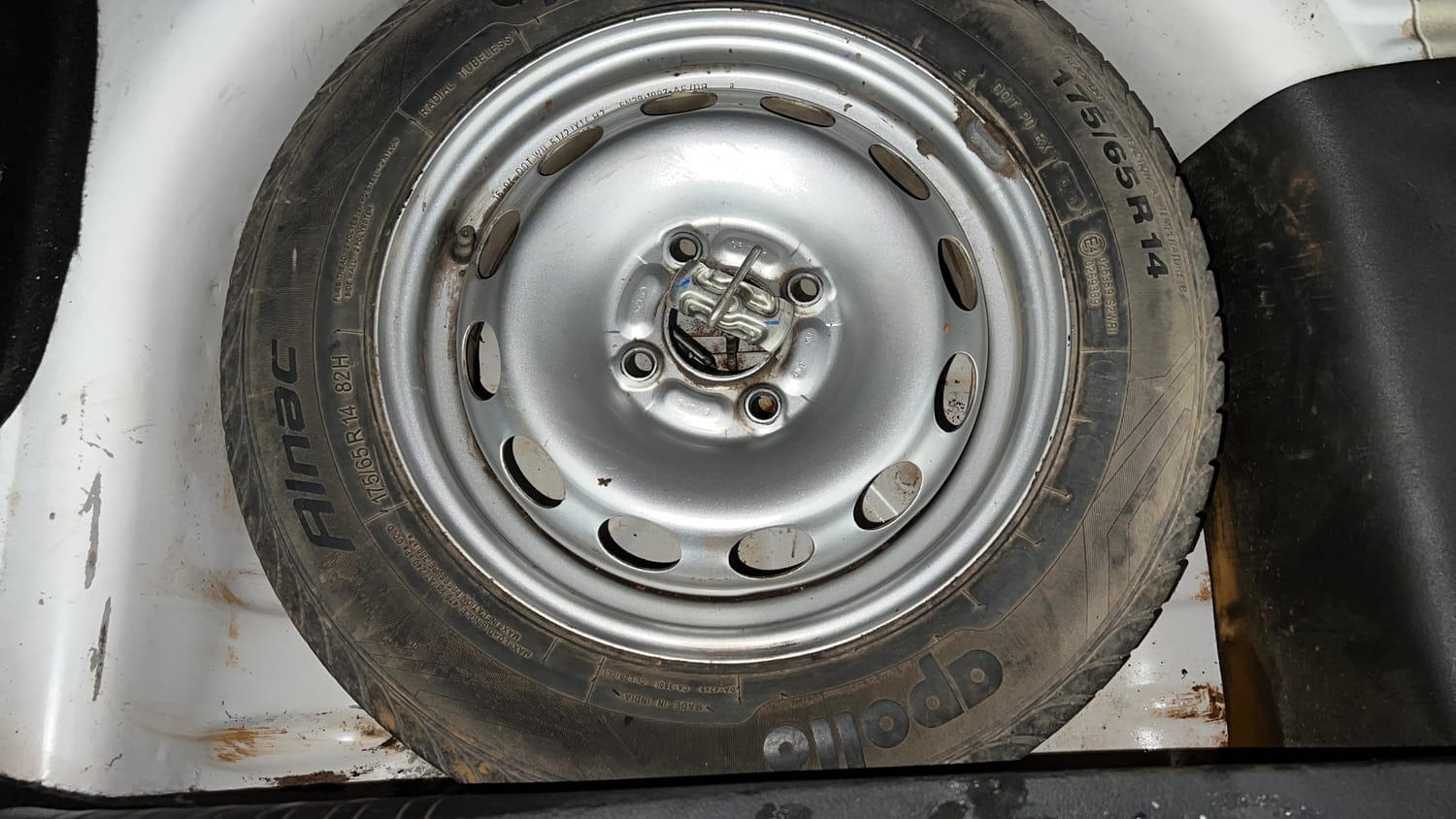 Used 2015 Ford Figo Duratec Petrol ZXI 1.2 Petrol Manual tyres SPARE TYRE VIEW