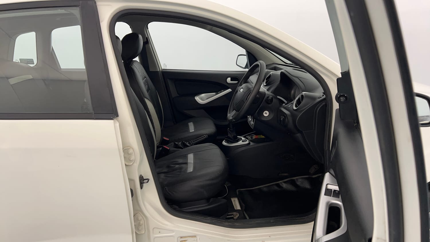 Used 2015 Ford Figo Duratec Petrol ZXI 1.2 Petrol Manual interior RIGHT SIDE FRONT DOOR CABIN VIEW