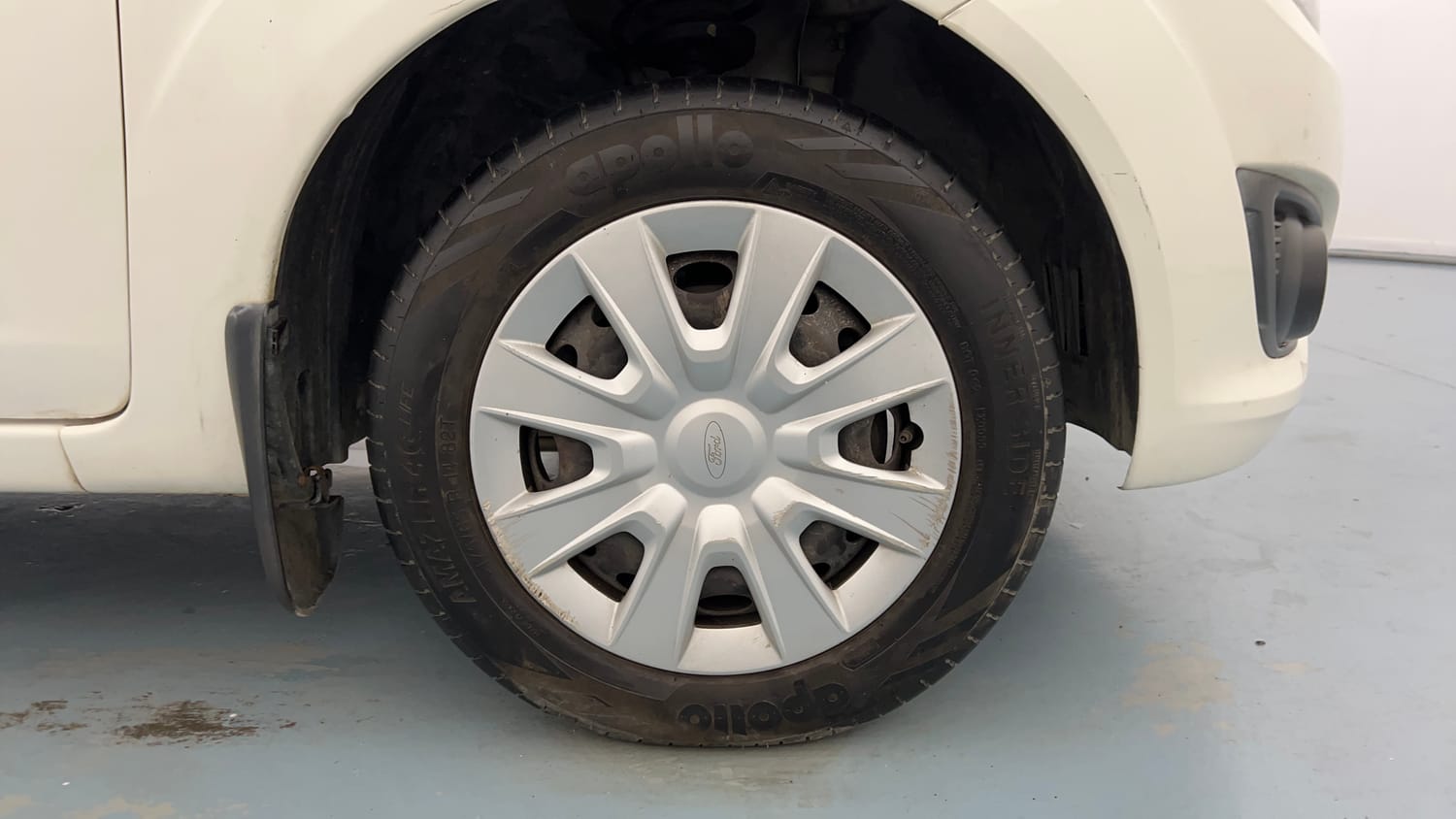 Used 2015 Ford Figo Duratec Petrol ZXI 1.2 Petrol Manual tyres RIGHT FRONT TYRE RIM VIEW
