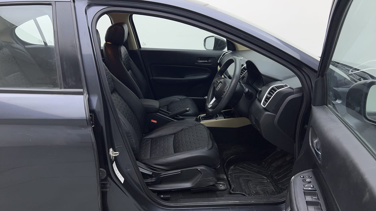 Used 2023 Honda City V Petrol MT Petrol Manual interior RIGHT SIDE FRONT DOOR CABIN VIEW