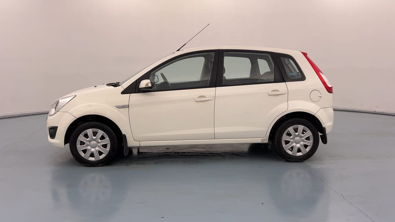 Used 2015 Ford Figo Duratec Petrol ZXI 1.2 Petrol Manual exterior LEFT SIDE VIEW