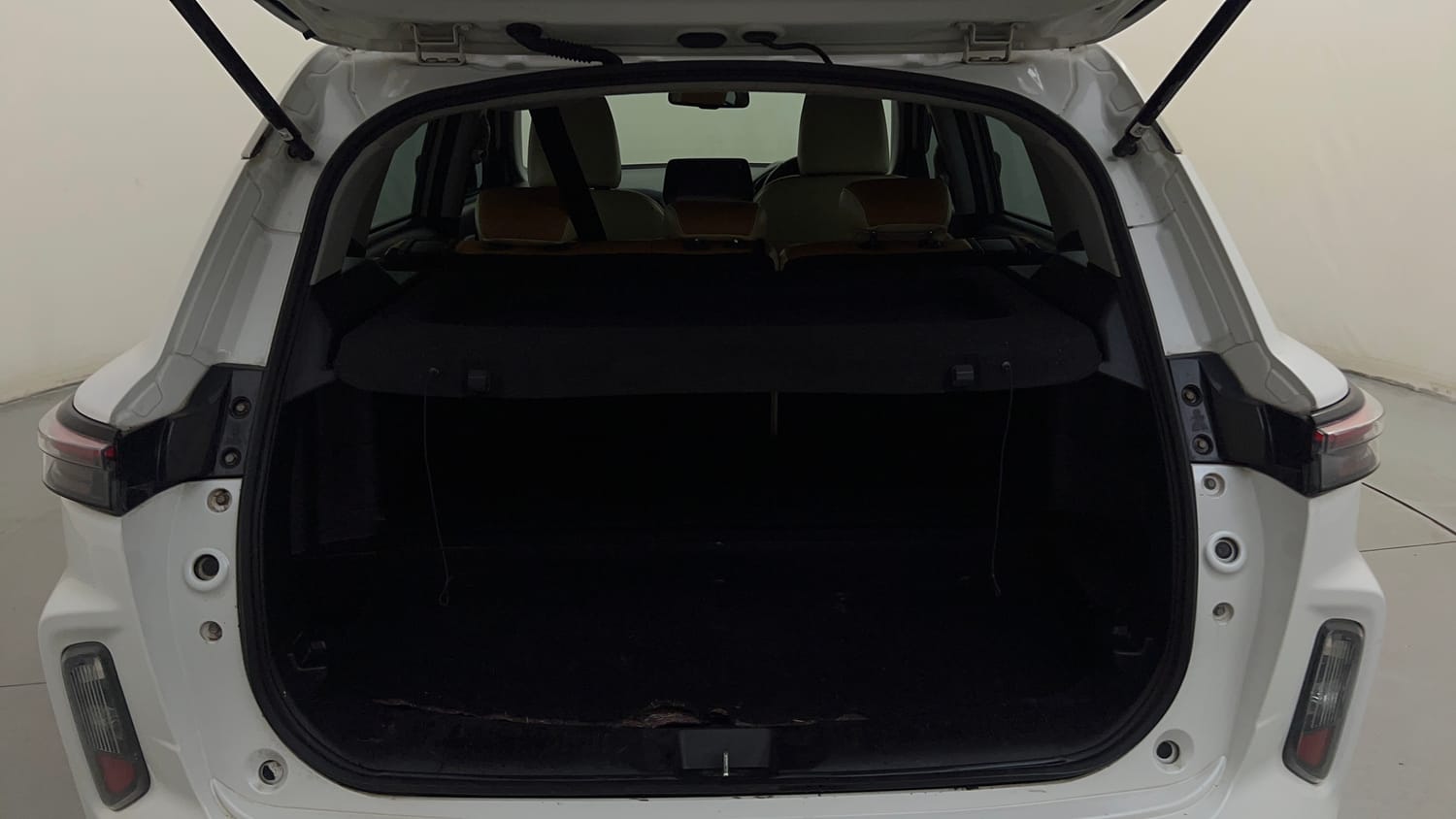 Used 2023 Maruti Suzuki Grand Vitara Zeta Plus Intelligent Hybrid eCVT Hybrid Automatic interior DICKY INSIDE VIEW