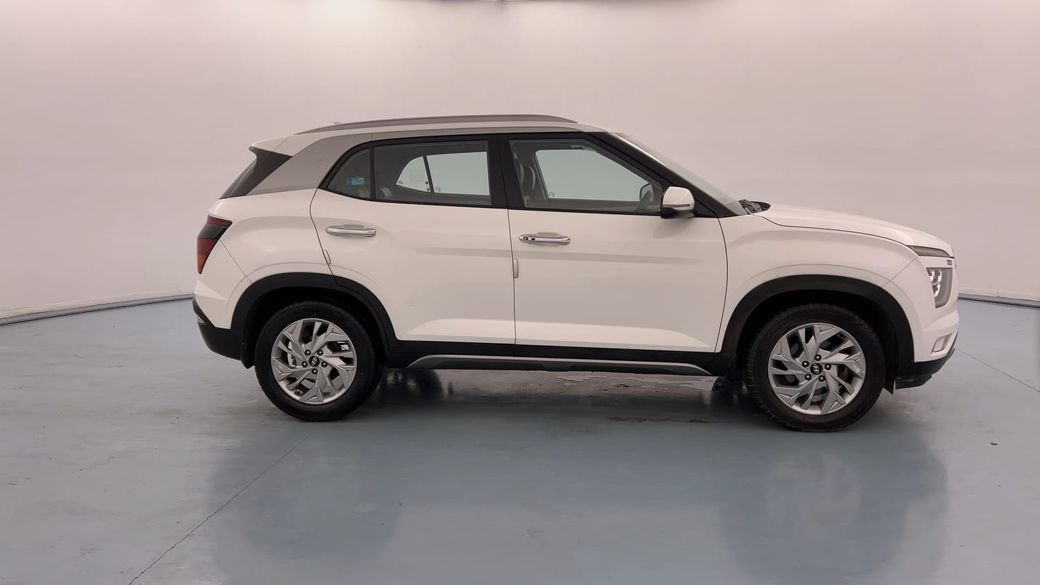 Used 2023 Hyundai Creta SX 1.5 Petrol Petrol Manual exterior RIGHT SIDE VIEW