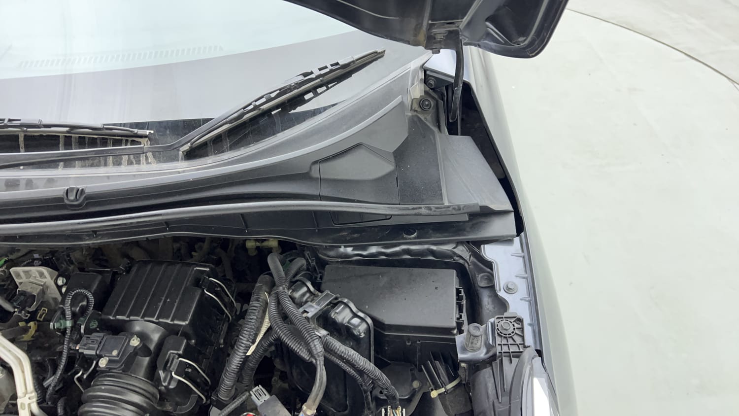 Used 2023 Honda City V Petrol MT Petrol Manual engine ENGINE LEFT SIDE HINGE & APRON VIEW