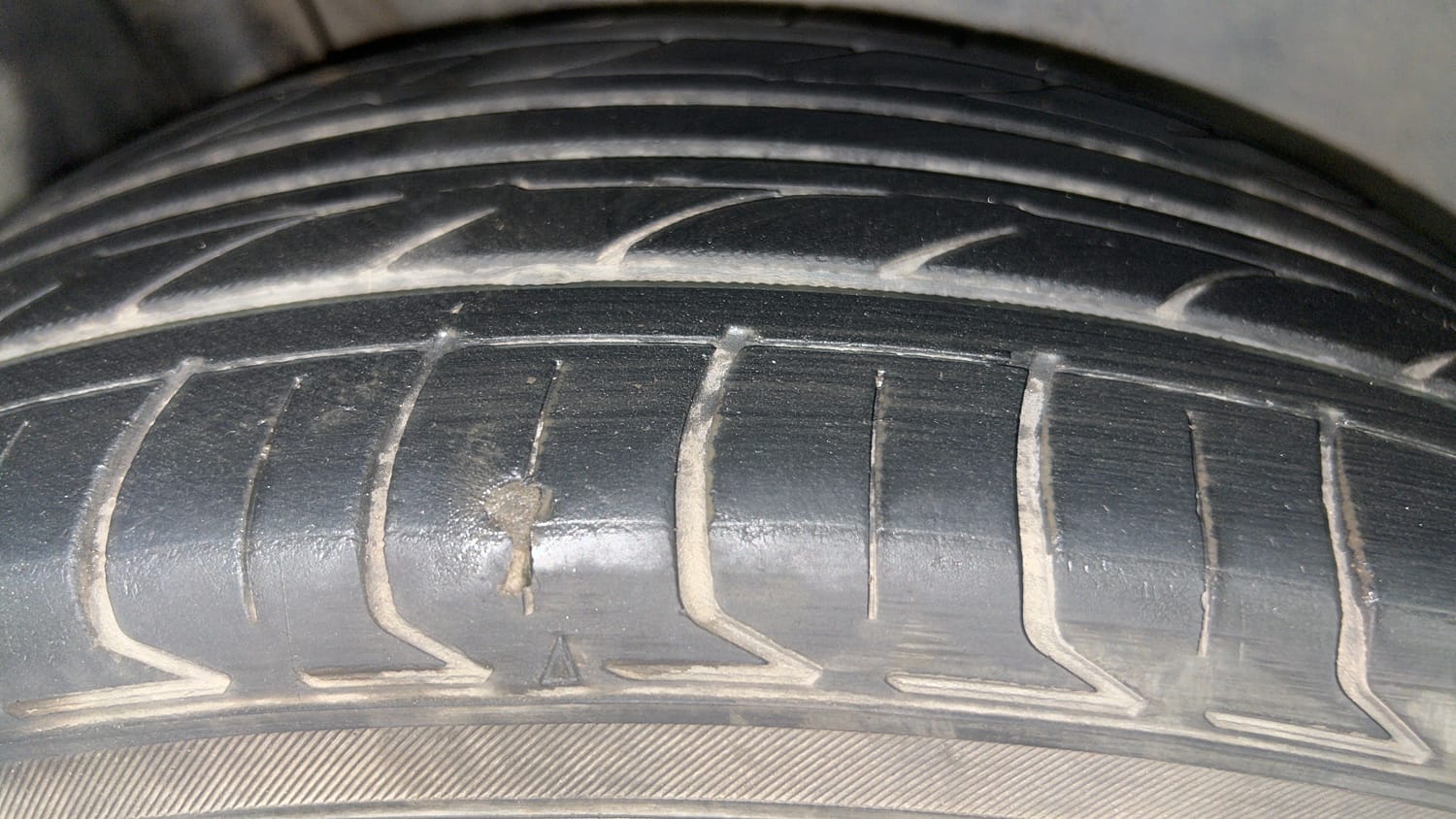 Used 2023 Maruti Suzuki Grand Vitara Zeta Plus Intelligent Hybrid eCVT Hybrid Automatic tyres RIGHT REAR TYRE TREAD VIEW