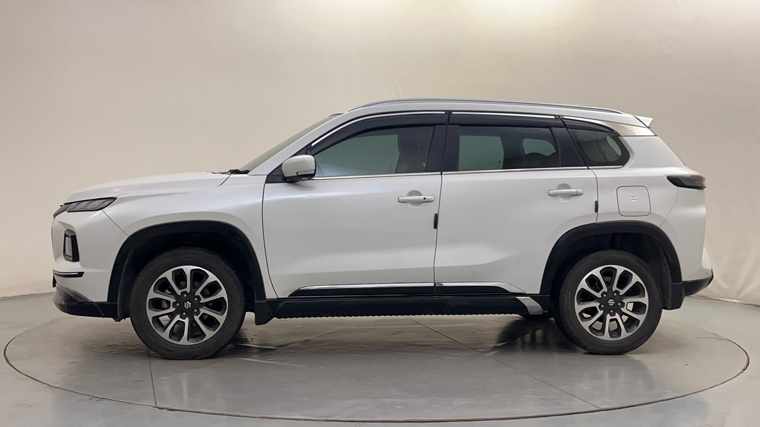 Used 2023 Maruti Suzuki Grand Vitara Zeta Plus Intelligent Hybrid eCVT Hybrid Automatic exterior LEFT SIDE VIEW