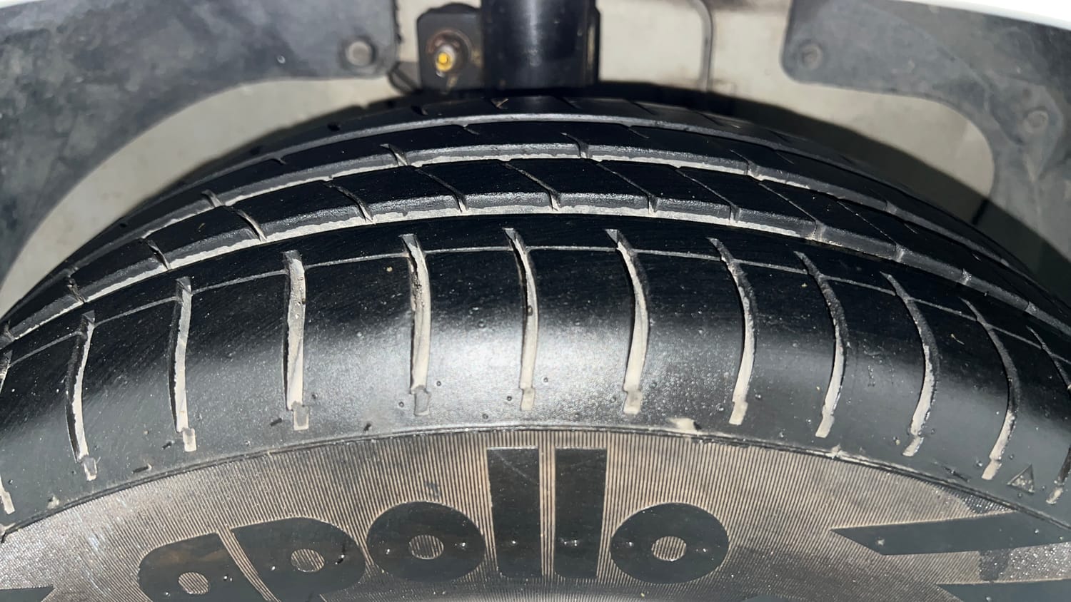 Used 2015 Ford Figo Duratec Petrol ZXI 1.2 Petrol Manual tyres RIGHT FRONT TYRE TREAD VIEW