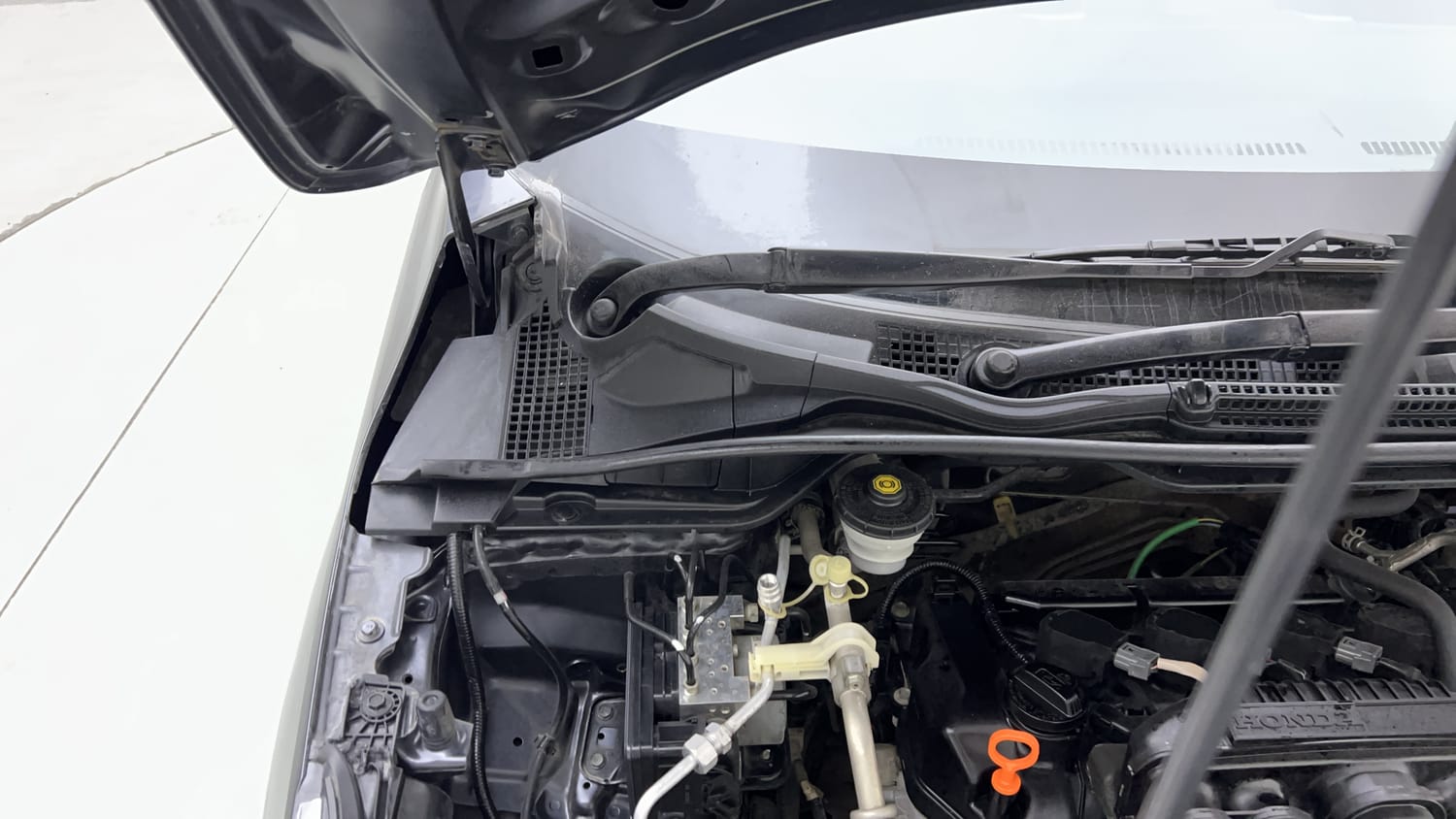 Used 2023 Honda City V Petrol MT Petrol Manual engine ENGINE RIGHT SIDE HINGE & APRON VIEW