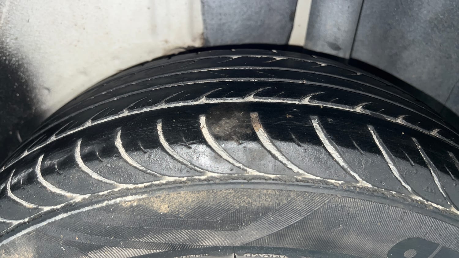 Used 2015 Ford Figo Duratec Petrol ZXI 1.2 Petrol Manual tyres LEFT REAR TYRE TREAD VIEW
