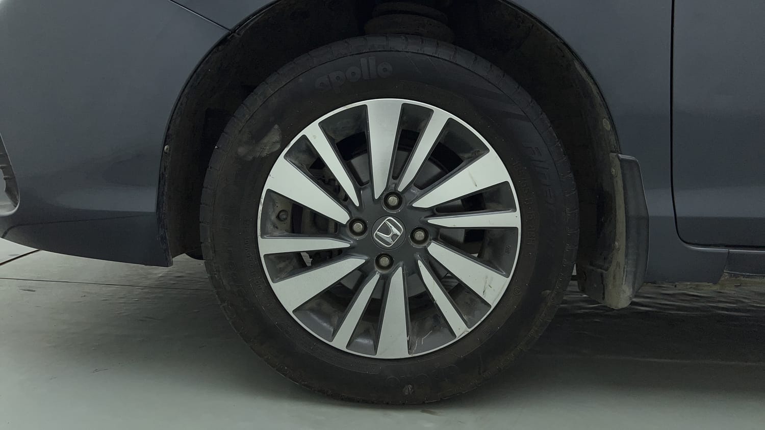 Used 2023 Honda City V Petrol MT Petrol Manual tyres LEFT FRONT TYRE RIM VIEW