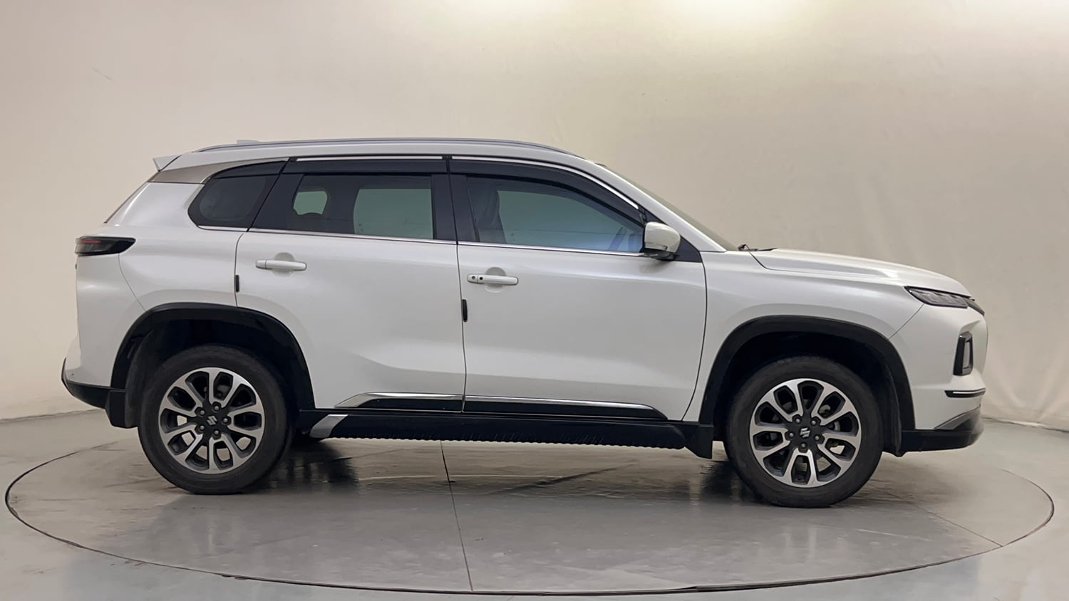 Used 2023 Maruti Suzuki Grand Vitara Zeta Plus Intelligent Hybrid eCVT Hybrid Automatic exterior RIGHT SIDE VIEW