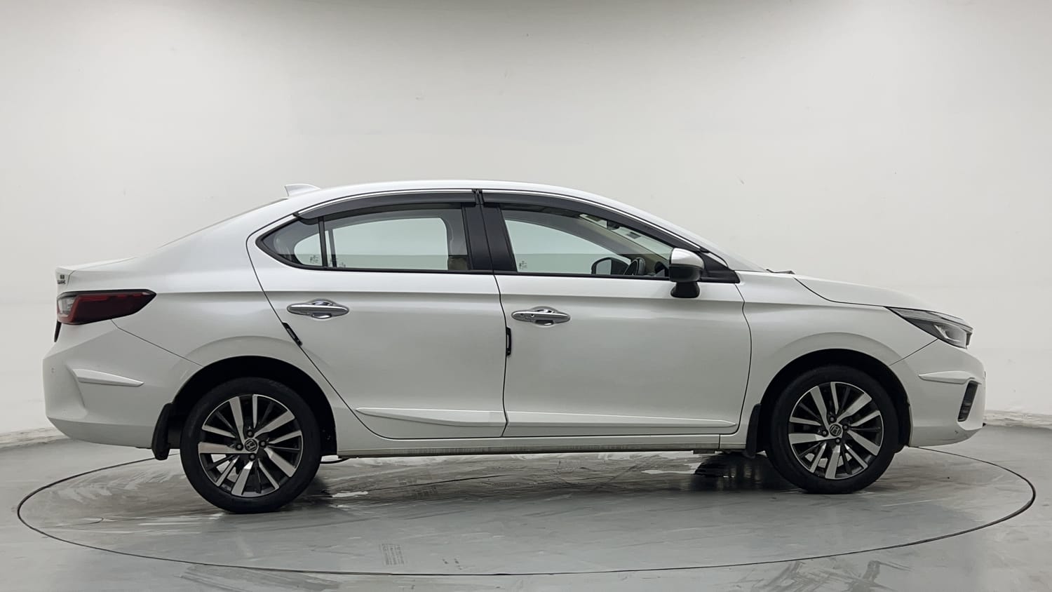 Used 2022 Honda City ZX CVT Petrol Petrol Automatic exterior RIGHT SIDE VIEW