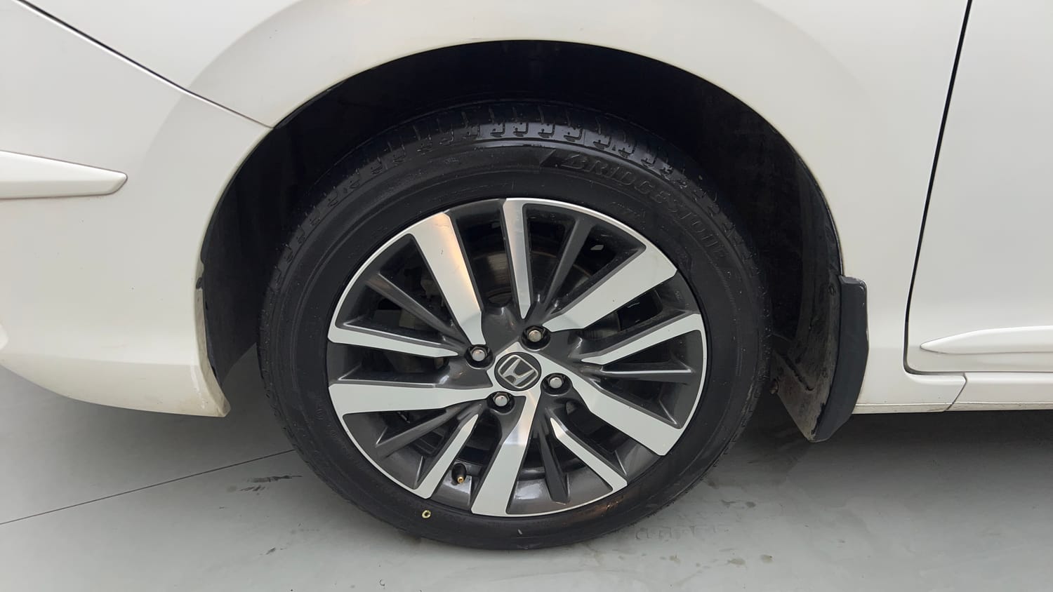 Used 2022 Honda City ZX CVT Petrol Petrol Automatic tyres LEFT FRONT TYRE RIM VIEW