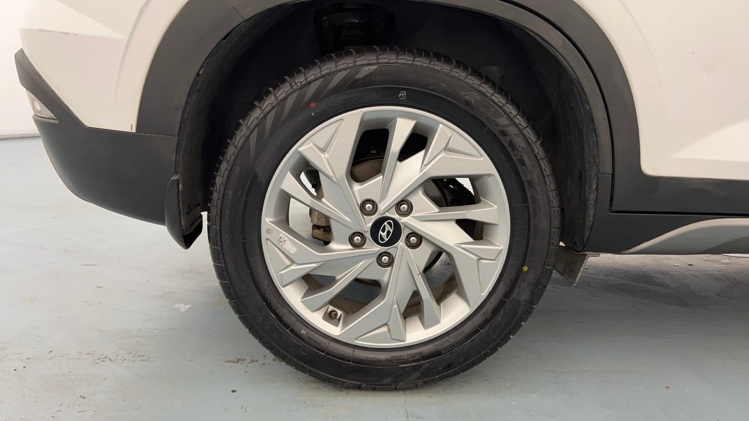 Used 2023 Hyundai Creta SX 1.5 Petrol Petrol Manual tyres RIGHT REAR TYRE RIM VIEW
