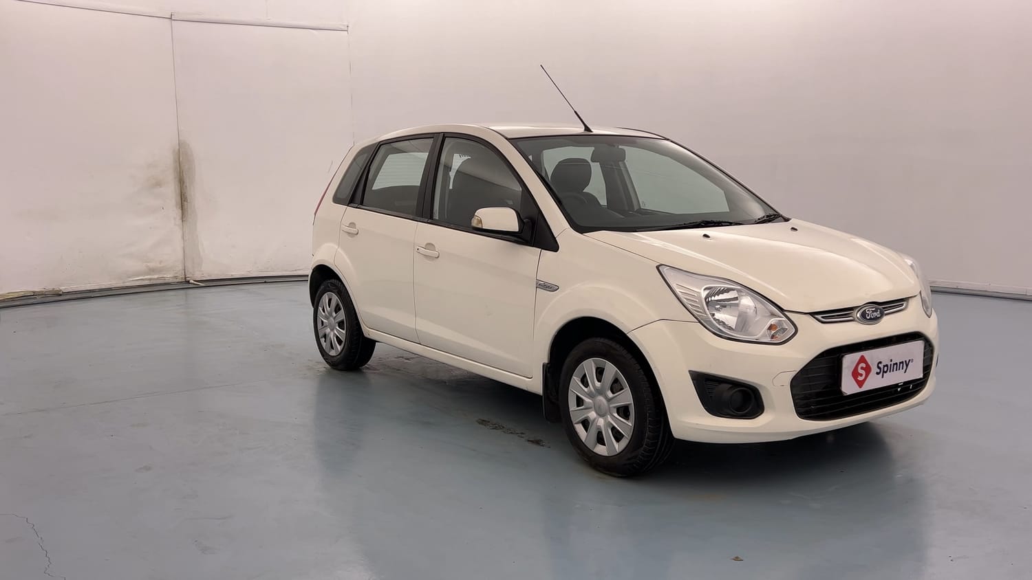 Used 2015 Ford Figo Duratec Petrol ZXI 1.2 Petrol Manual exterior RIGHT FRONT CORNER VIEW