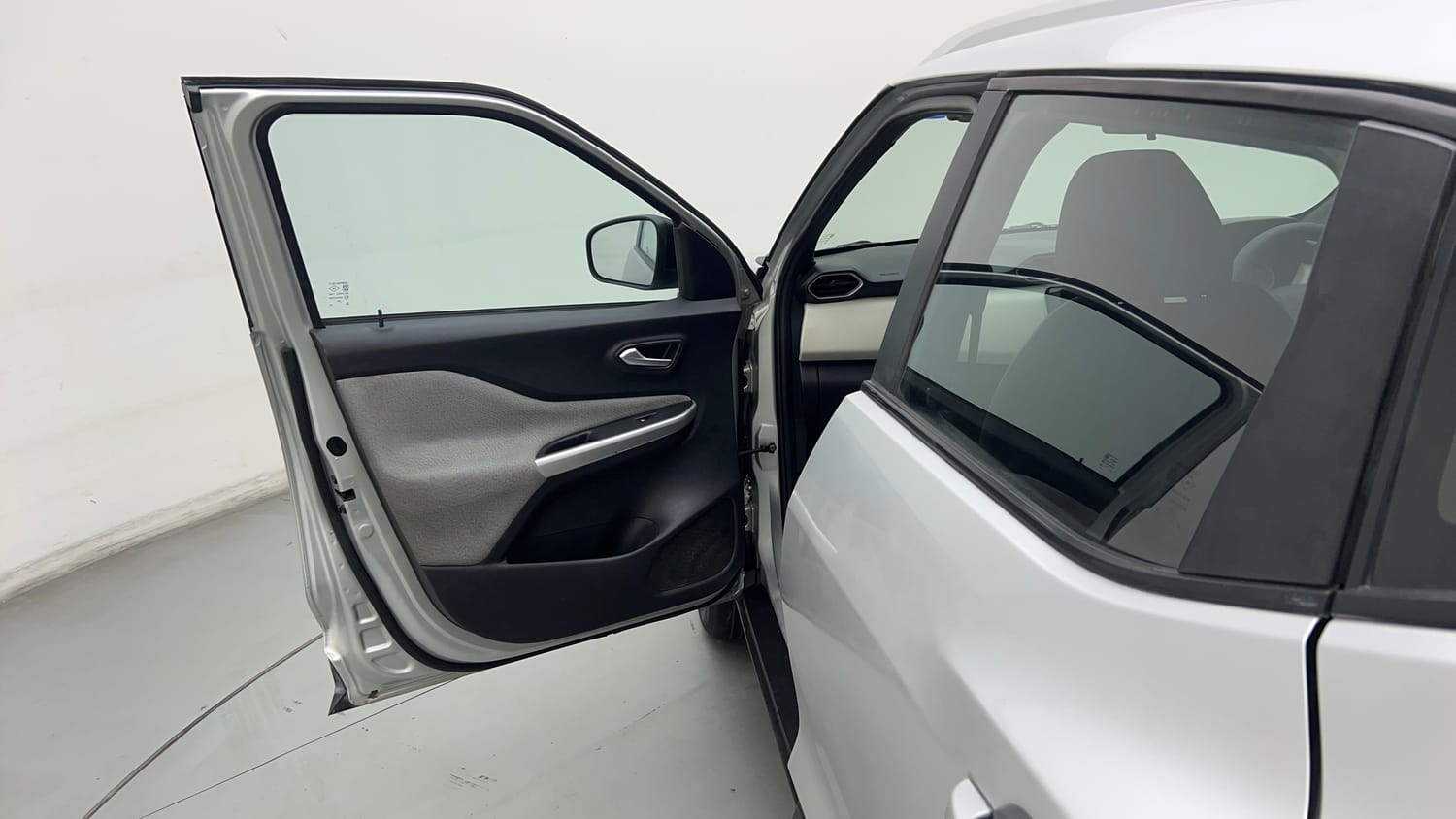 Used 2021 Nissan Magnite XL Turbo Petrol Manual interior LEFT FRONT DOOR OPEN VIEW