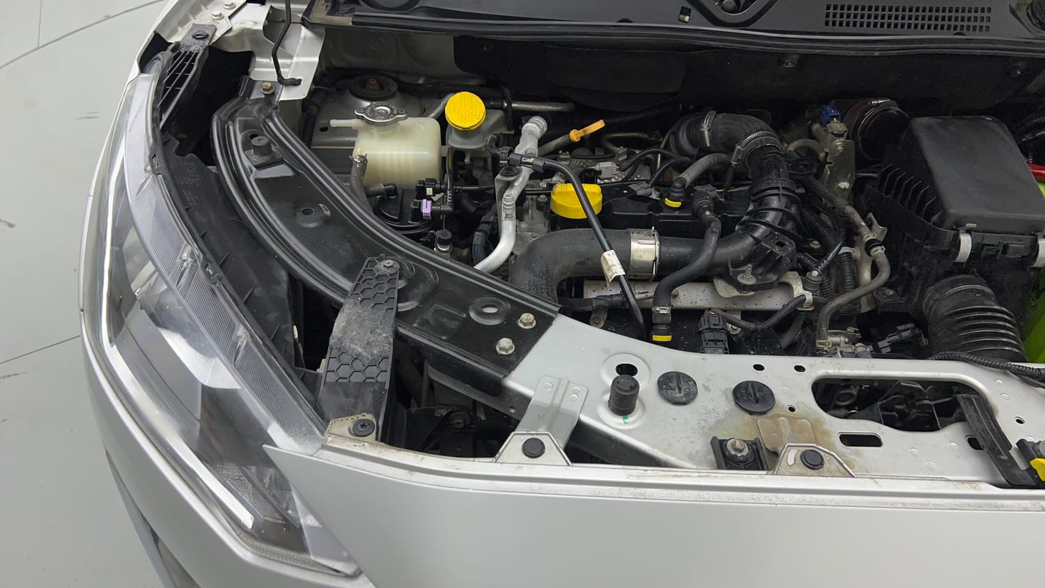Used 2021 Nissan Magnite XL Turbo Petrol Manual engine ENGINE RIGHT SIDE VIEW