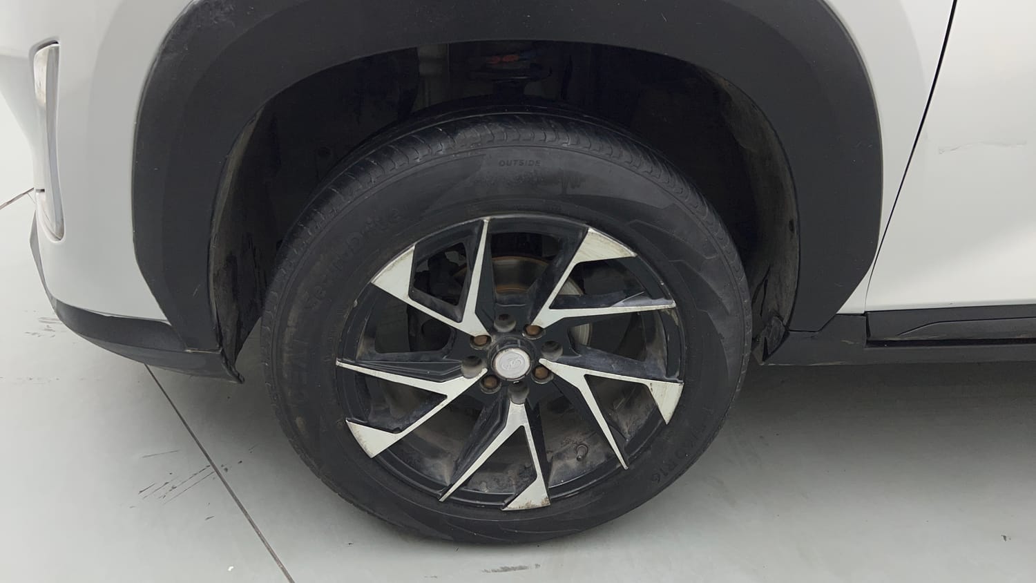 Used 2021 Nissan Magnite XL Turbo Petrol Manual tyres LEFT FRONT TYRE RIM VIEW
