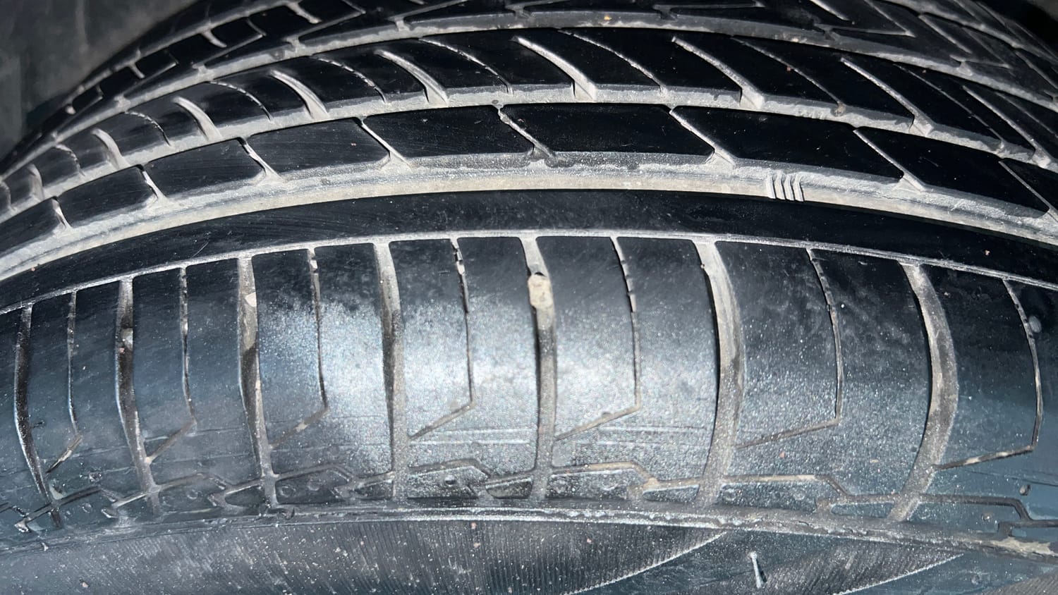 Used 2021 Nissan Magnite XL Turbo Petrol Manual tyres LEFT REAR TYRE TREAD VIEW
