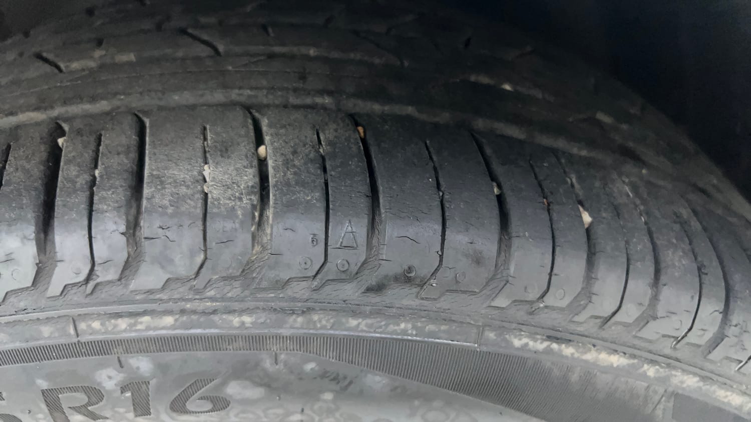 Used 2023 Hyundai i20 N Line N8 1.0 Turbo DCT Petrol Automatic tyres RIGHT FRONT TYRE TREAD VIEW