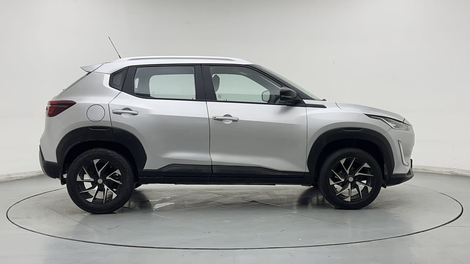 Used 2021 Nissan Magnite XL Turbo Petrol Manual exterior RIGHT SIDE VIEW