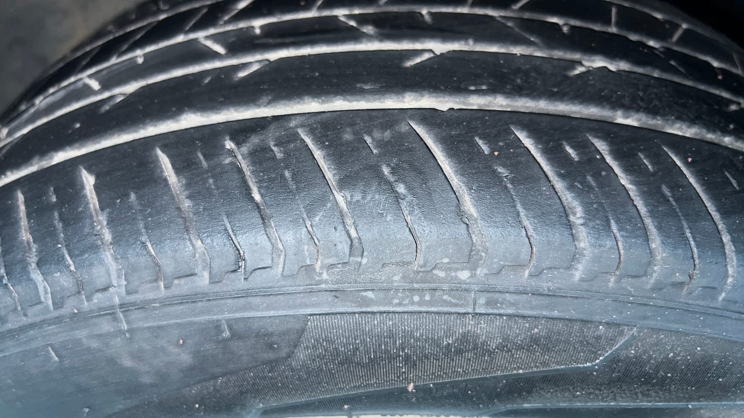 Used 2021 Nissan Magnite XL Turbo Petrol Manual tyres RIGHT FRONT TYRE TREAD VIEW