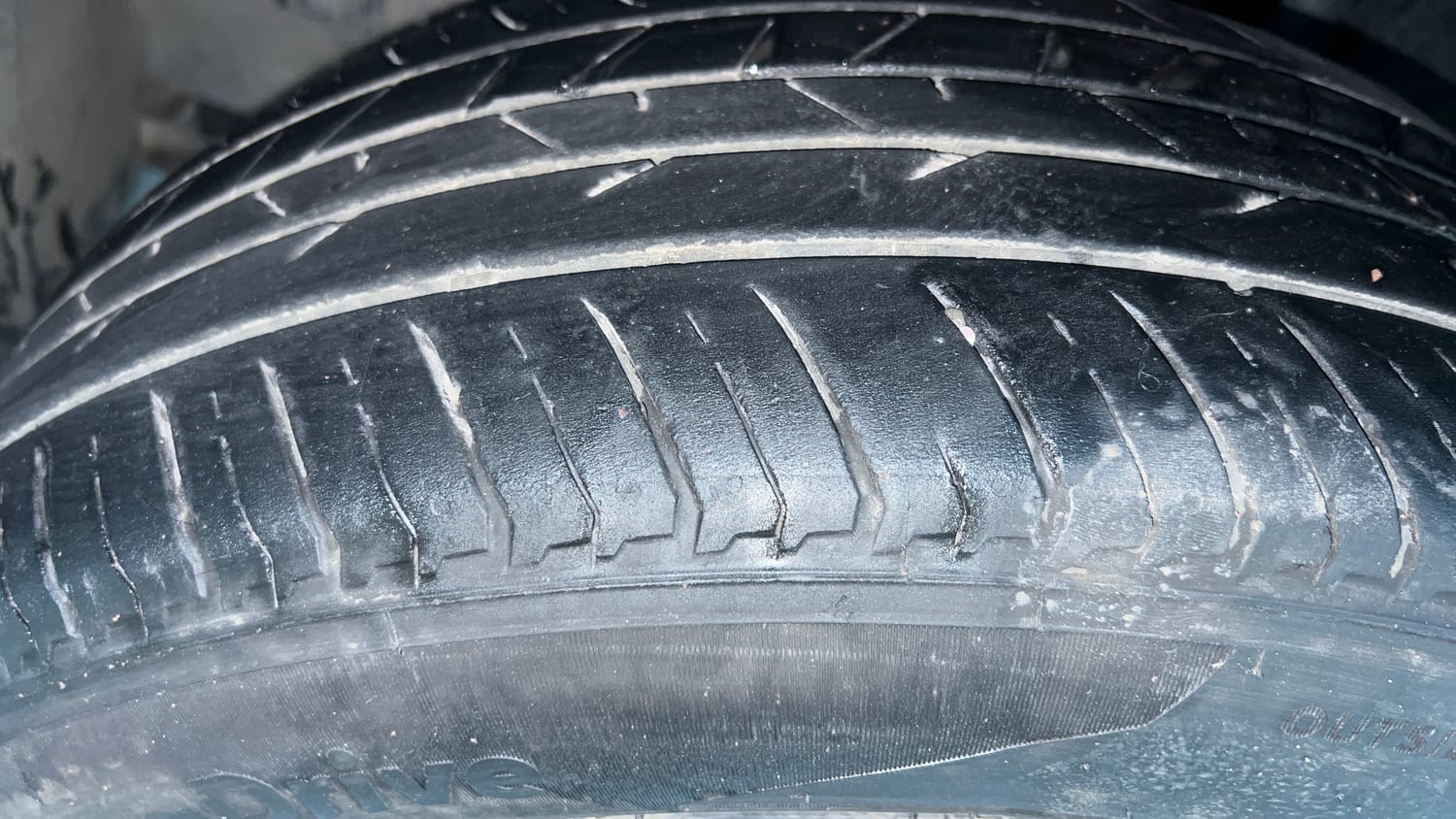 Used 2021 Nissan Magnite XL Turbo Petrol Manual tyres LEFT FRONT TYRE TREAD VIEW