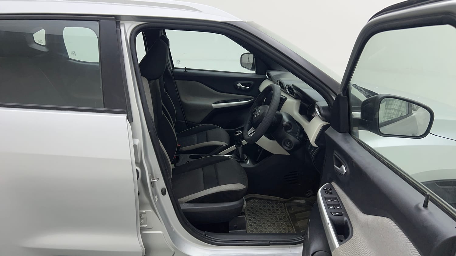 Used 2021 Nissan Magnite XL Turbo Petrol Manual interior RIGHT SIDE FRONT DOOR CABIN VIEW
