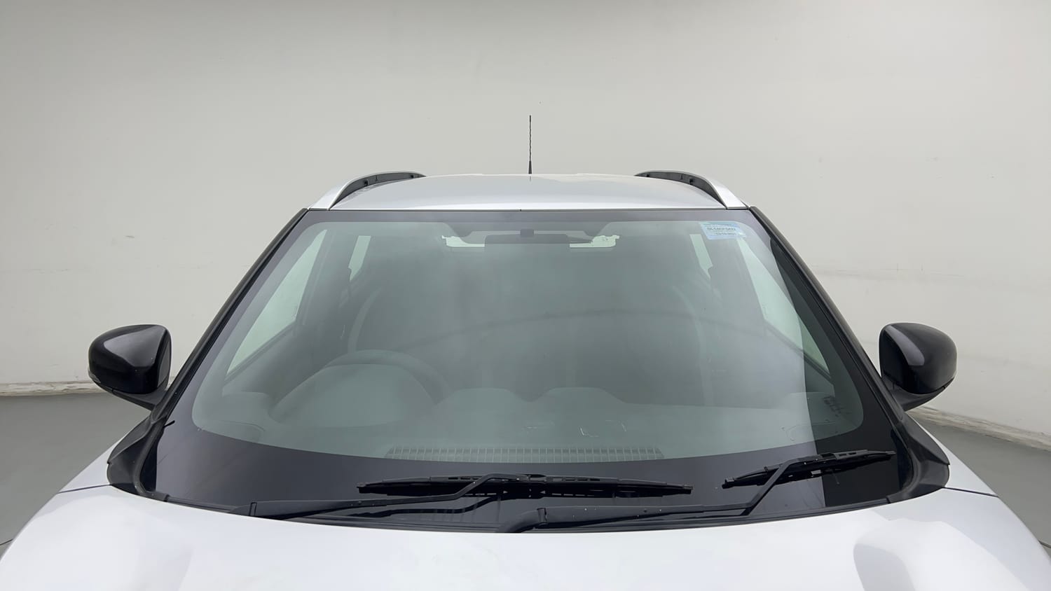 Used 2021 Nissan Magnite XL Turbo Petrol Manual exterior FRONT WINDSHIELD VIEW