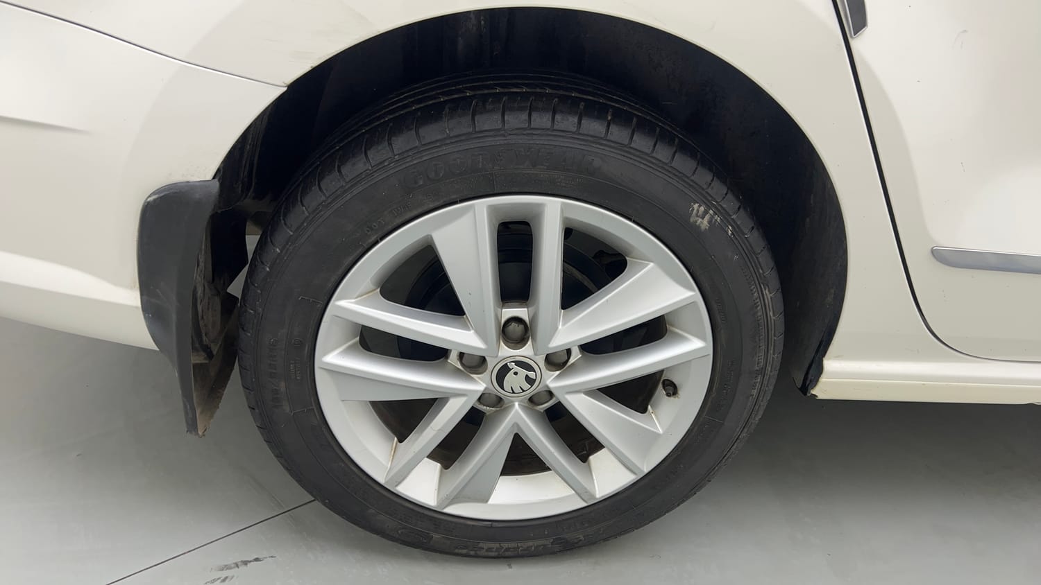 Used 2021 Skoda Rapid Style Petrol Manual tyres RIGHT REAR TYRE RIM VIEW