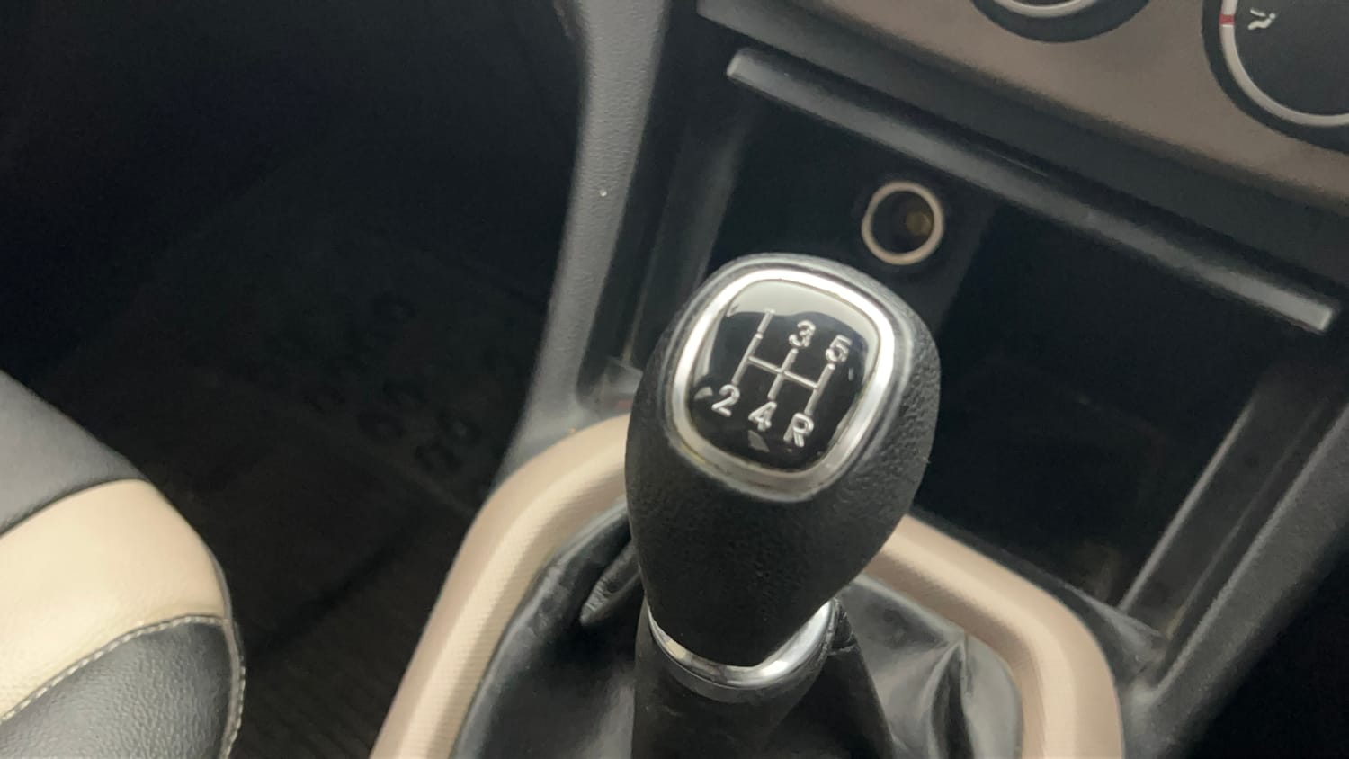 Used 2014 Hyundai Xcent S 1.2 Petrol Manual interior GEAR  KNOB VIEW
