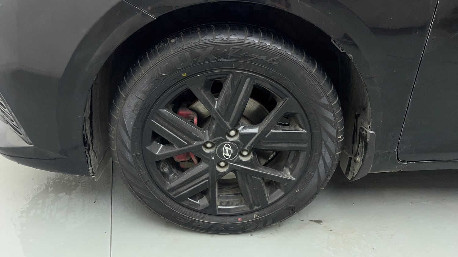 Used 2023 Hyundai Verna SX 1.5 Turbo Petrol DCT Petrol Automatic tyres LEFT FRONT TYRE RIM VIEW
