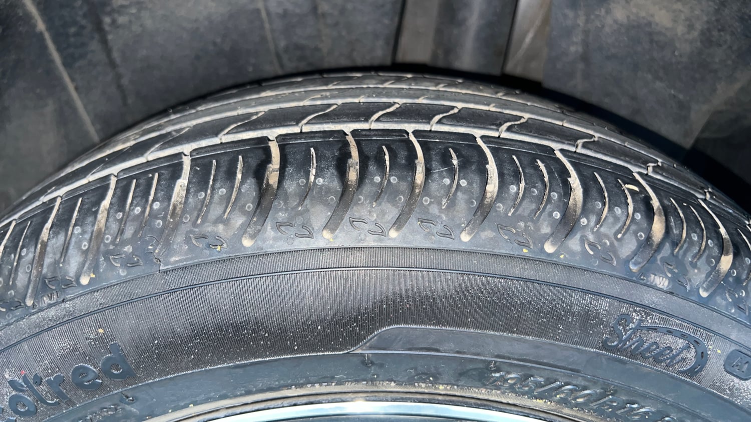 Used 2024 Maruti Suzuki XL6 Alpha MT Petrol Petrol Manual tyres LEFT REAR TYRE TREAD VIEW