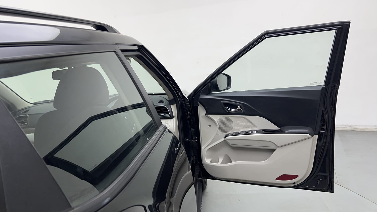 2022 Mahindra XUV 300 W8 1.2 Petrol-19