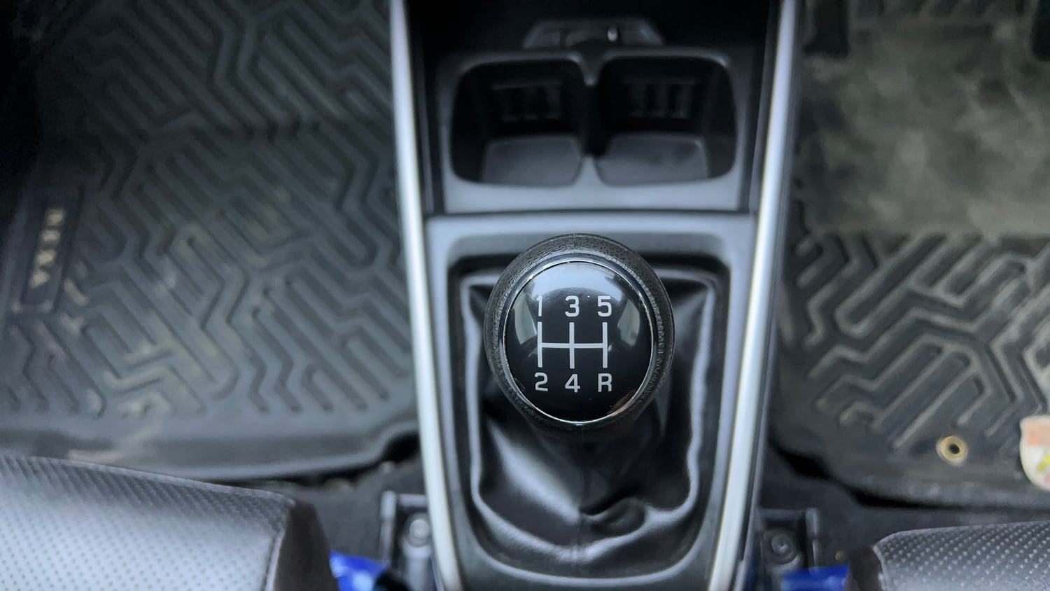 Used 2024 Maruti Suzuki XL6 Alpha MT Petrol Petrol Manual interior GEAR  KNOB VIEW