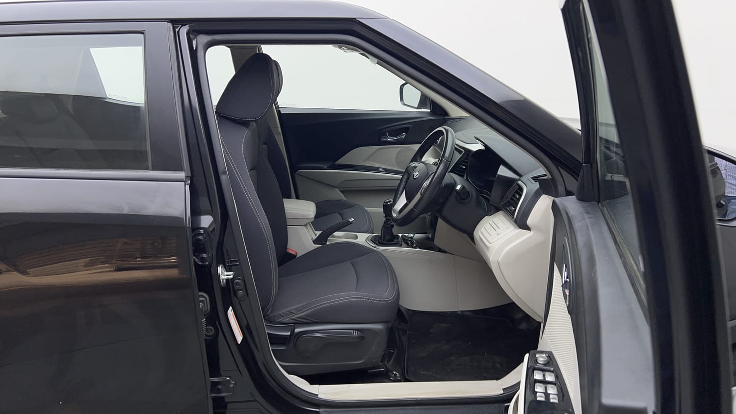 2022 Mahindra XUV 300 W8 1.2 Petrol-17